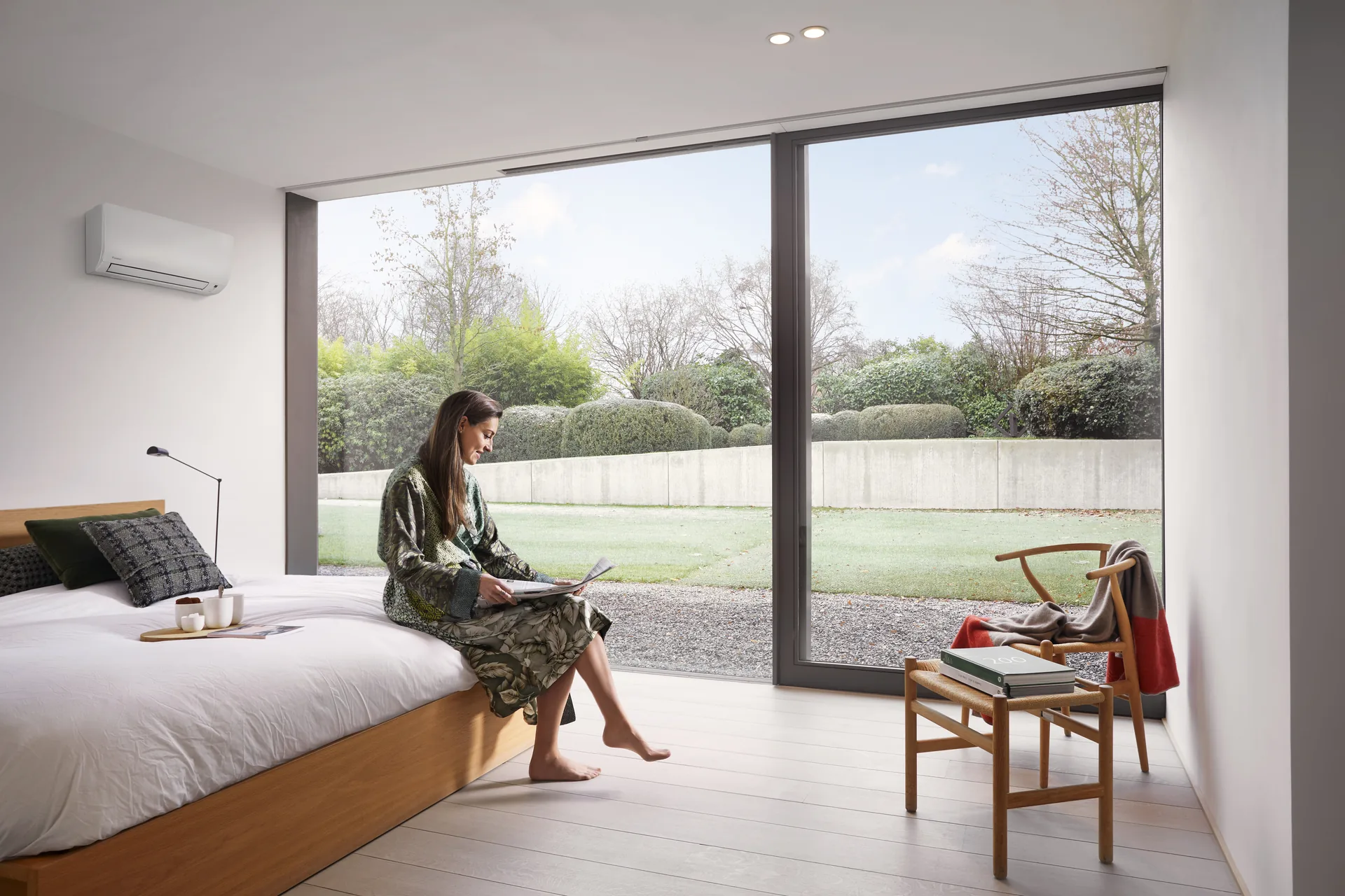 Daikin Comfora Klimaanlage in einem modernen Schlafzimmer