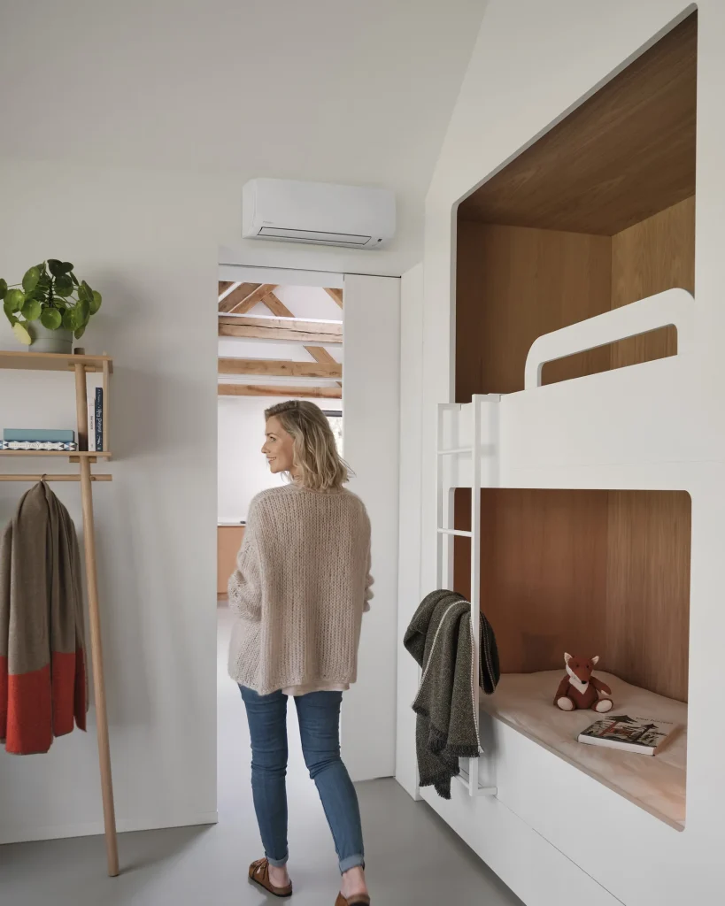 Daikin Comfora Klimaanlage in einem modernen Wohnbereich