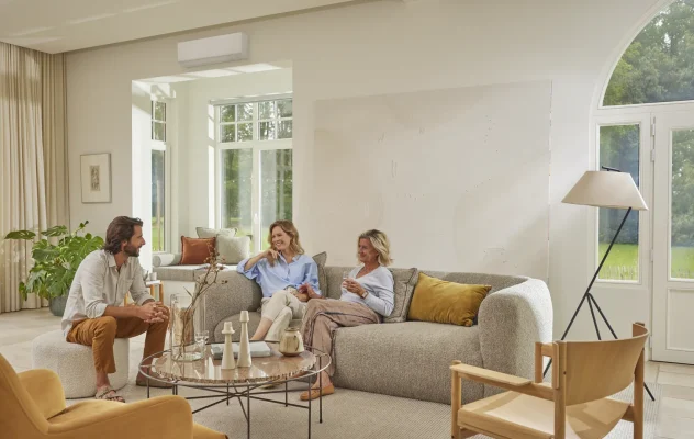 Daikin Perfera Klimaanlage in einem hellen Wohnzimmer