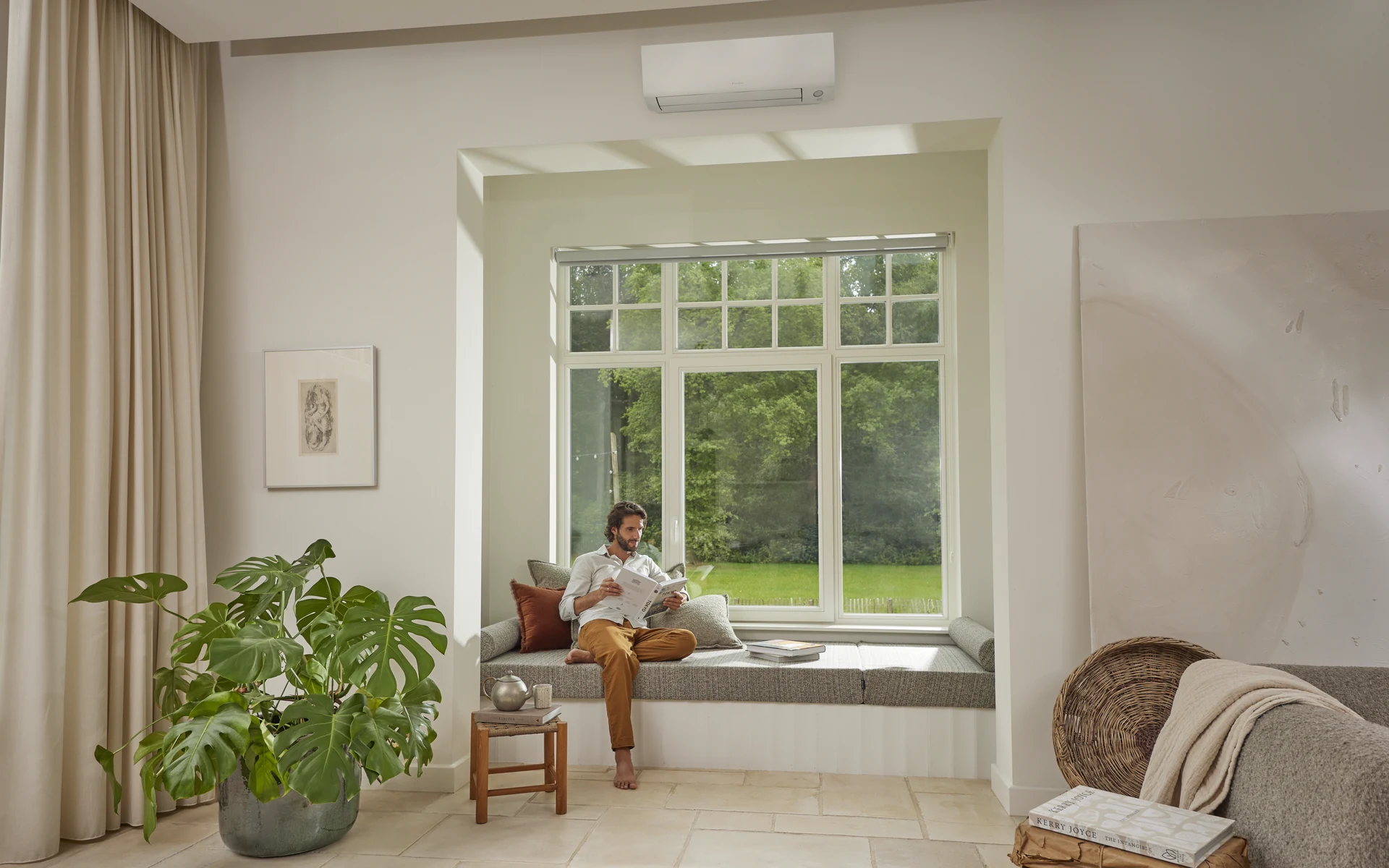 Installierte Daikin Klimaanlage in einem hellen Wohnraum